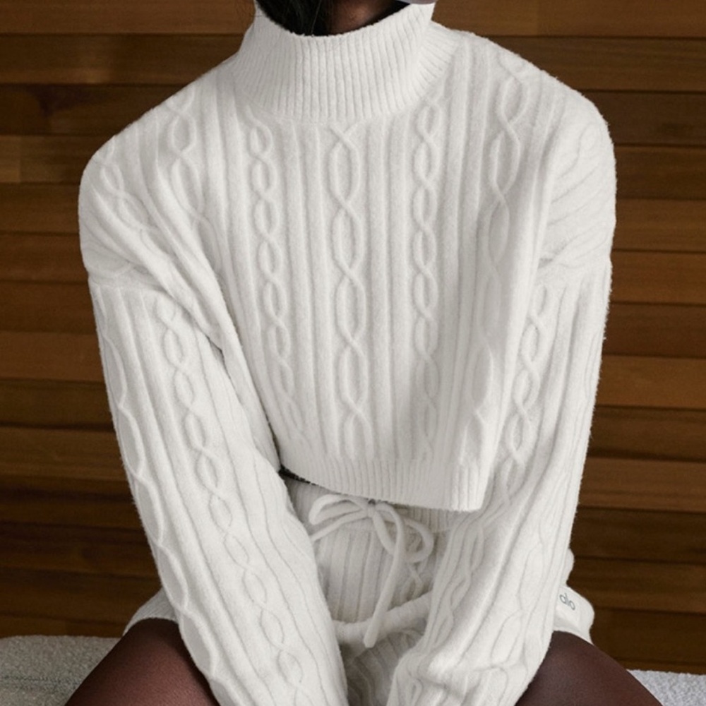 ALO Yoga Cream Cable Knit High-Waisted shorts and top